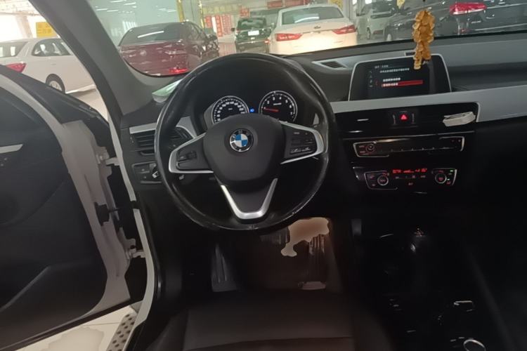 Used BMW X1 2018 sDrive18Li Fashion Model Steering Wheel