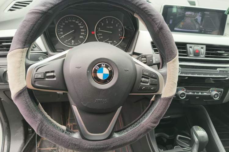 Used BMW X1 2018 sDrive20Li Leading Model Steering Wheel