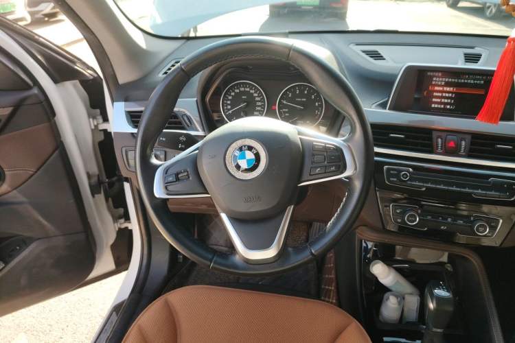 Used BMW X1 2018 xDrive20Li Luxury Edition Steering Wheel