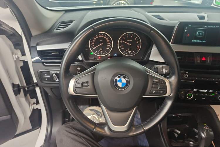 Used BMW X1 2018 sDrive20Li Leading Model Steering Wheel