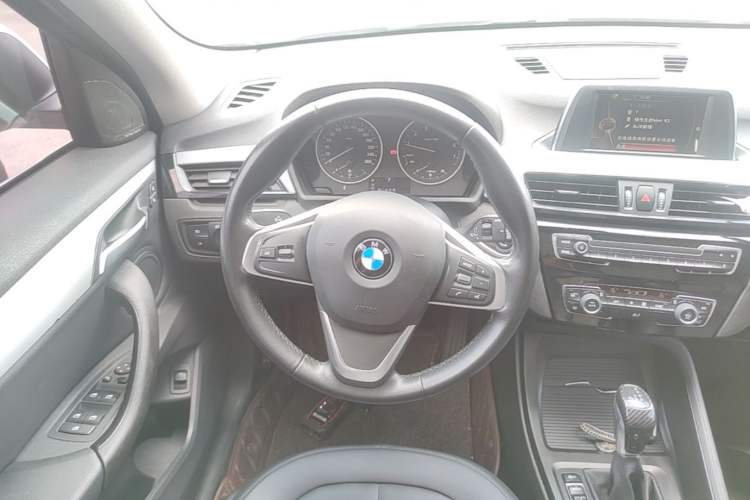 Used BMW X1 2018 sDrive20Li Leading Model Steering Wheel