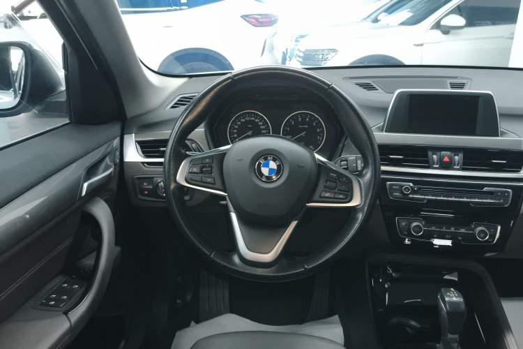 Used BMW X1 2018 xDrive20Li Luxury Edition Steering Wheel