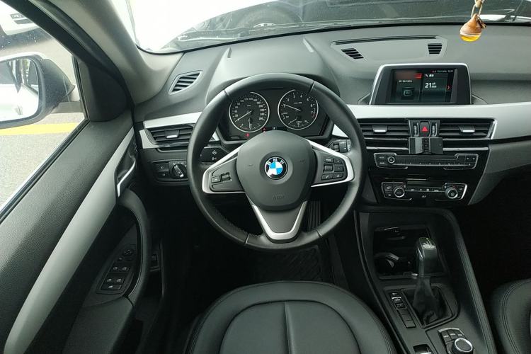 Used BMW X1 2018 sDrive20Li Leading Model Steering Wheel