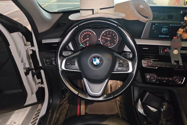 Used BMW X1 2018 sDrive18Li Fashion Model Steering Wheel