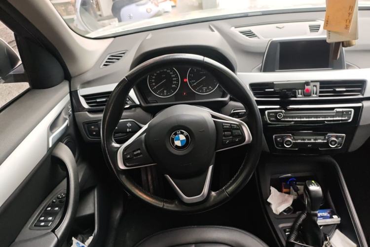 Used BMW X1 2018 sDrive18Li Fashion Model Steering Wheel