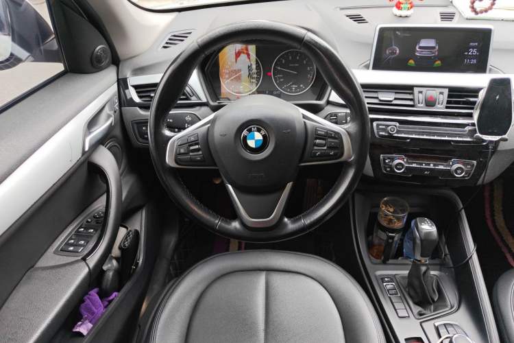 Used BMW X1 2018 sDrive18Li Fashion Model Steering Wheel