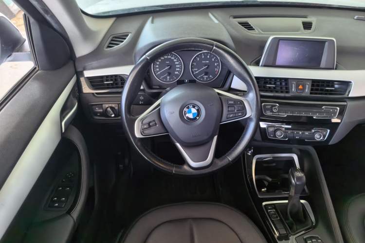 Used BMW X1 2018 sDrive18Li Fashion Model Steering Wheel