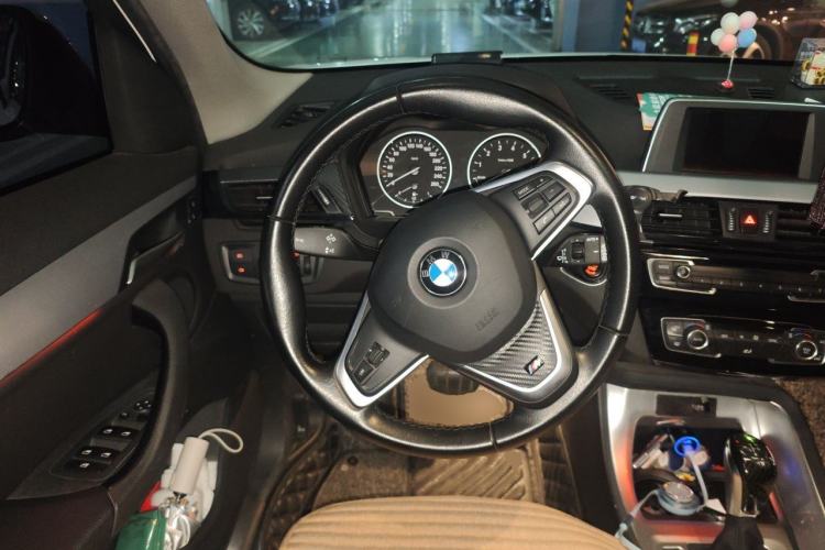 Used BMW X1 2018 sDrive18Li Fashion Model Steering Wheel