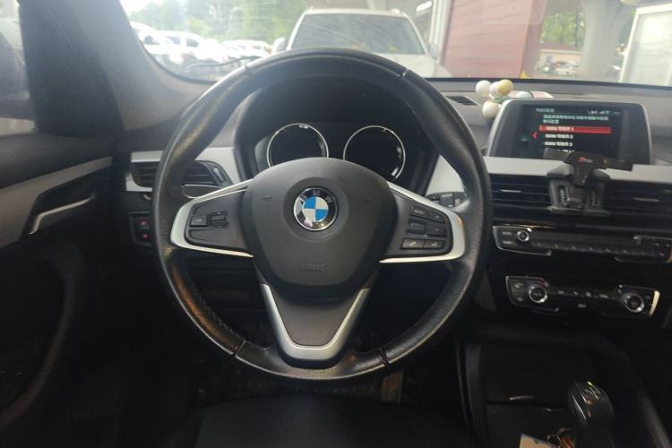 Used BMW X1 2018 sDrive18Li Fashion Model Steering Wheel