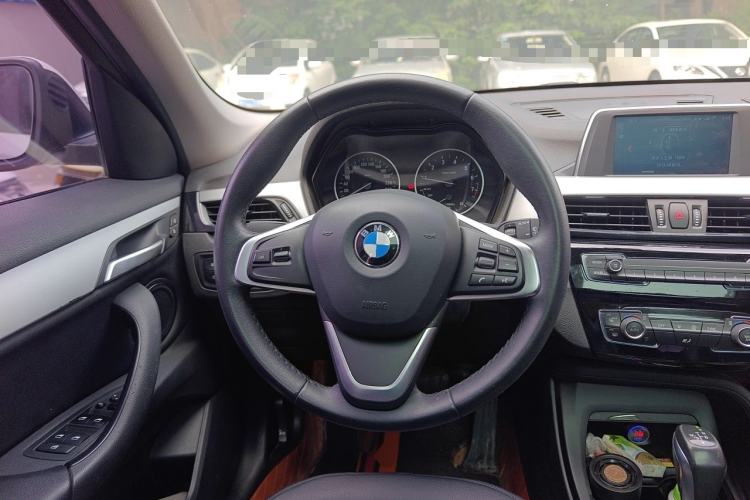 Used BMW X1 2018 sDrive18Li Fashion Model Steering Wheel