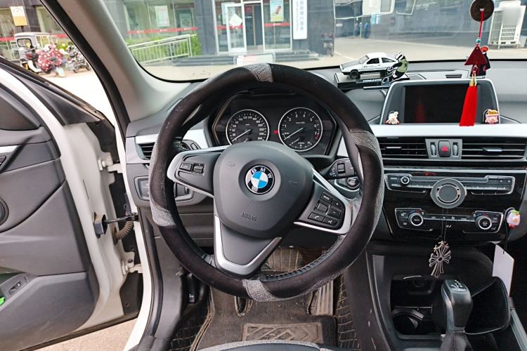 Used BMW X1 2018 sDrive20Li Leading Model Steering Wheel
