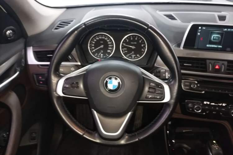 Used BMW X1 2018 xDrive20Li Luxury Edition Steering Wheel