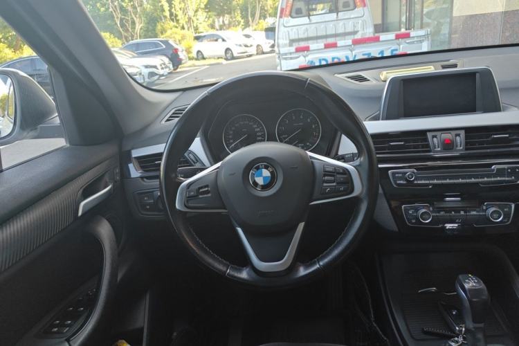 Used BMW X1 2018 sDrive18Li Fashion Model Steering Wheel