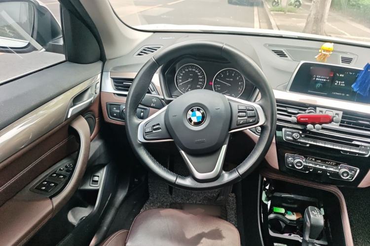 Used BMW X1 2018 xDrive20Li Luxury Edition Steering Wheel