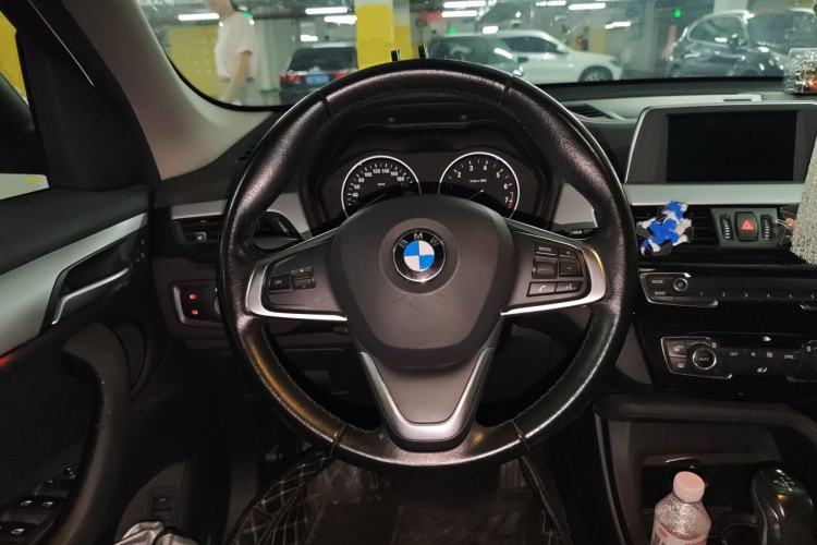 Used BMW X1 2018 sDrive20Li Leading Model Steering Wheel