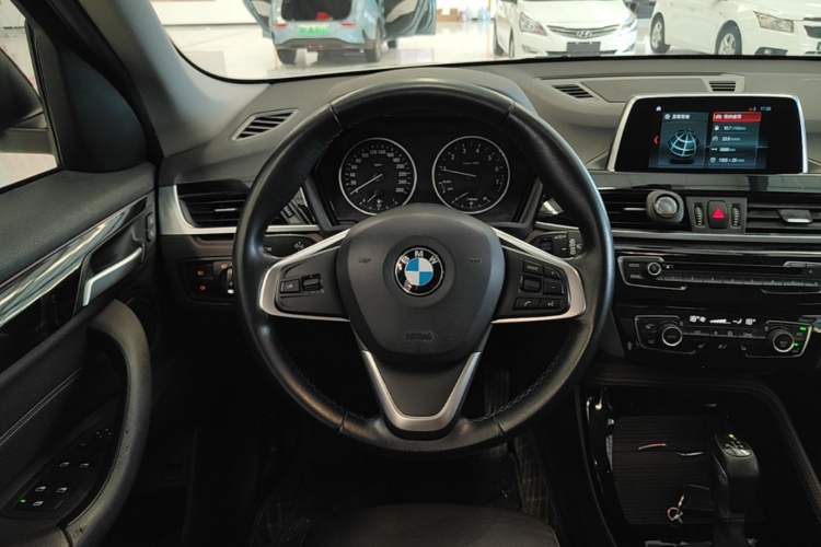 Used BMW X1 2018 xDrive20Li Luxury Edition Steering Wheel