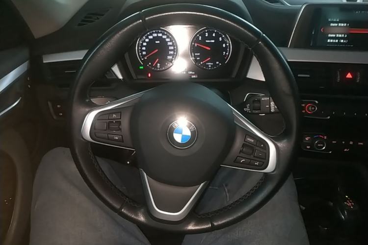 Used BMW X1 2018 sDrive18Li Fashion Model Steering Wheel