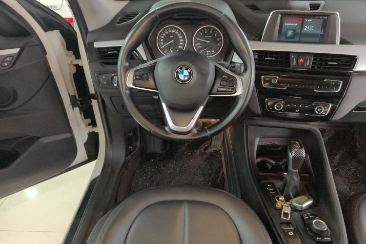 Used BMW X1 2018 sDrive18Li Fashion Model Steering Wheel