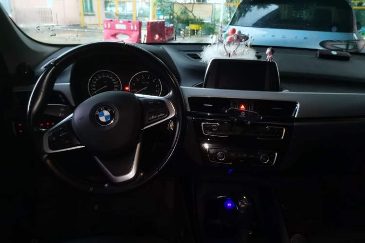 Used BMW X1 2018 sDrive18Li Fashion Model Steering Wheel