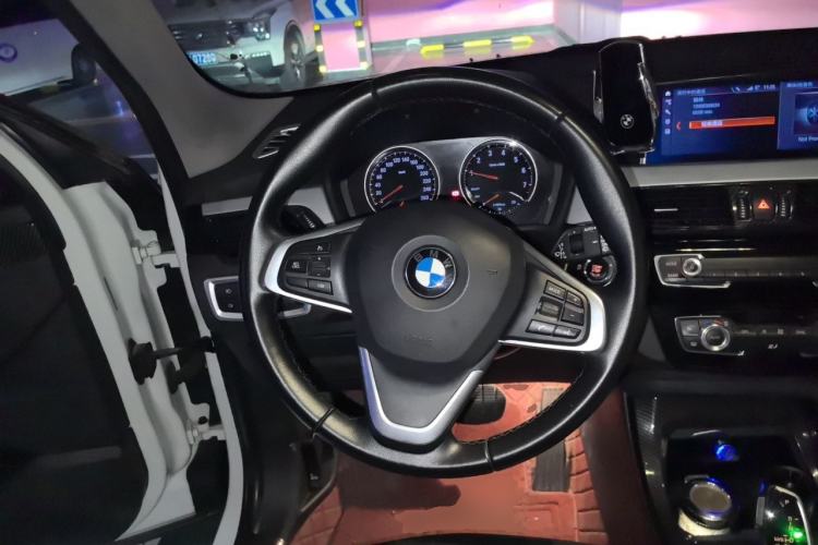 Used BMW X1 2018 sDrive20Li Leading Model Steering Wheel