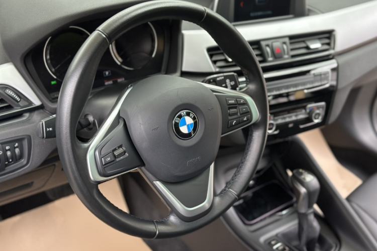 Used BMW X1 2018 sDrive18Li Fashion Model Steering Wheel