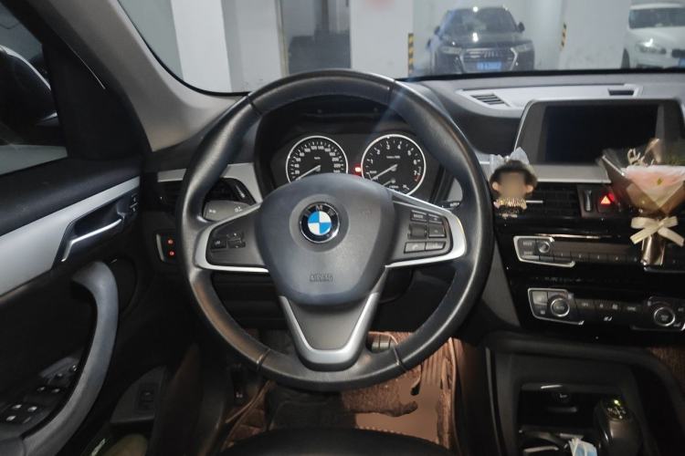 Used BMW X1 2018 sDrive20Li Leading Model Steering Wheel