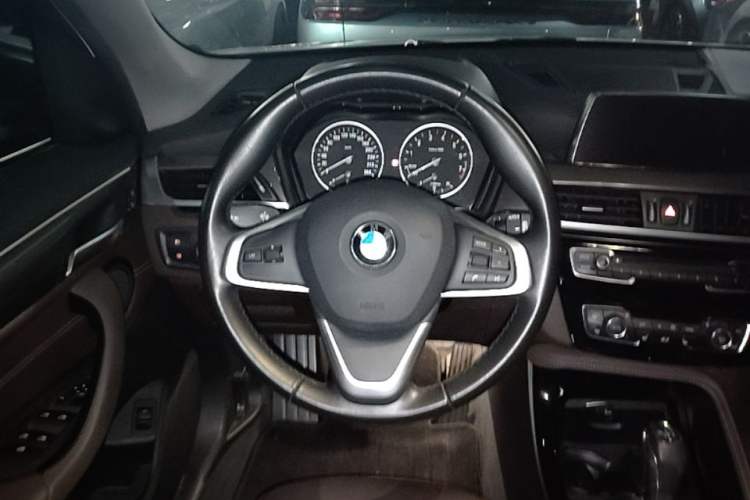Used BMW X1 2018 xDrive20Li Luxury Edition Steering Wheel