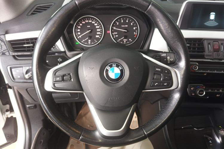 Used BMW X1 2018 sDrive18Li Fashion Model Steering Wheel