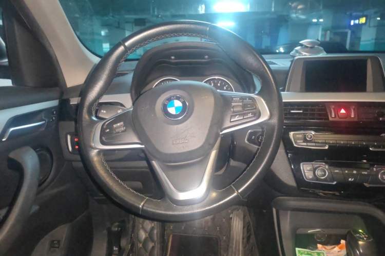 Used BMW X1 2018 sDrive20Li Leading Model Steering Wheel