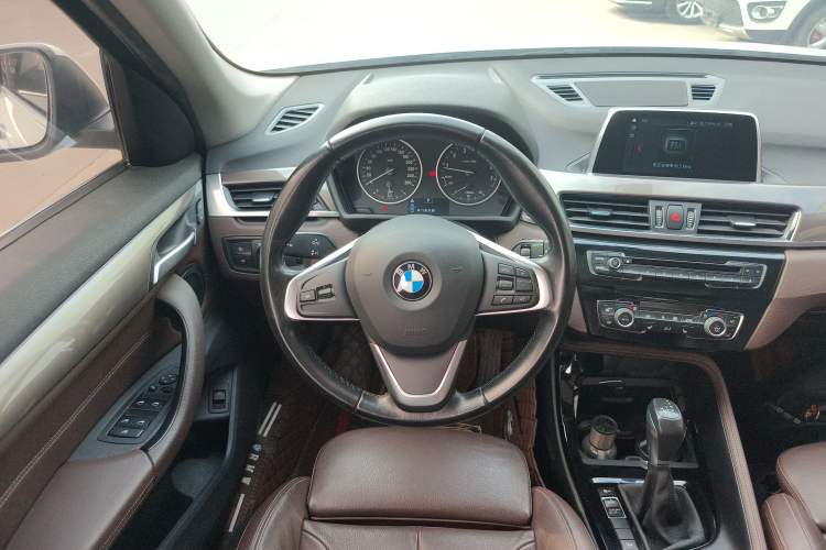Used BMW X1 2018 xDrive20Li Luxury Edition Steering Wheel