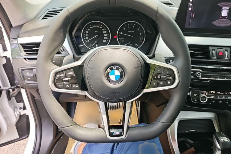 Used BMW X1 2018 sDrive18Li Fashion Model Steering Wheel