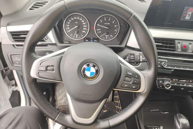 Used BMW X1 2018 sDrive18Li Fashion Model Steering Wheel