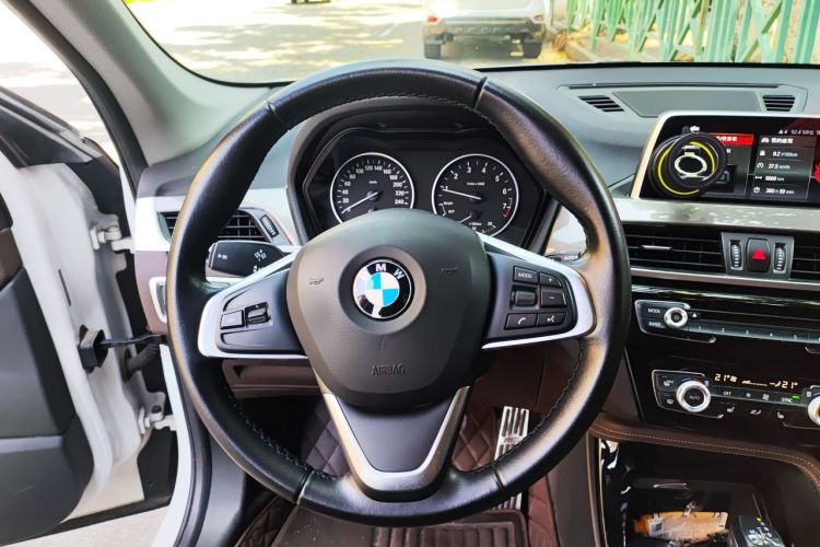 Used BMW X1 2018 xDrive20Li Luxury Edition Steering Wheel