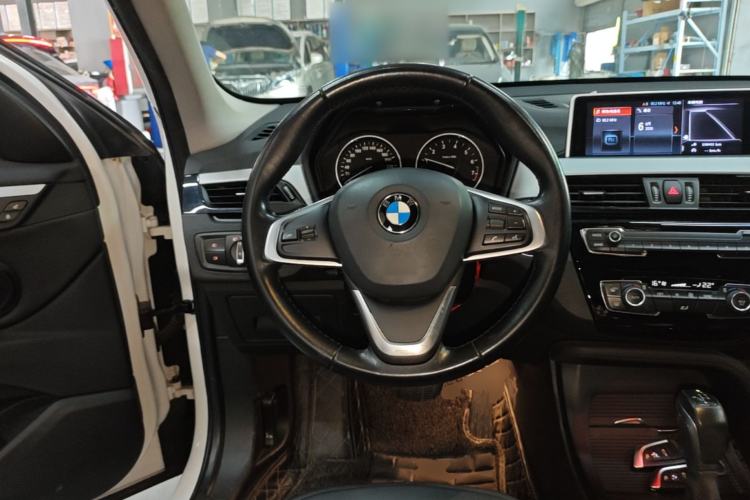 Used BMW X1 2018 sDrive18Li Fashion Model Steering Wheel