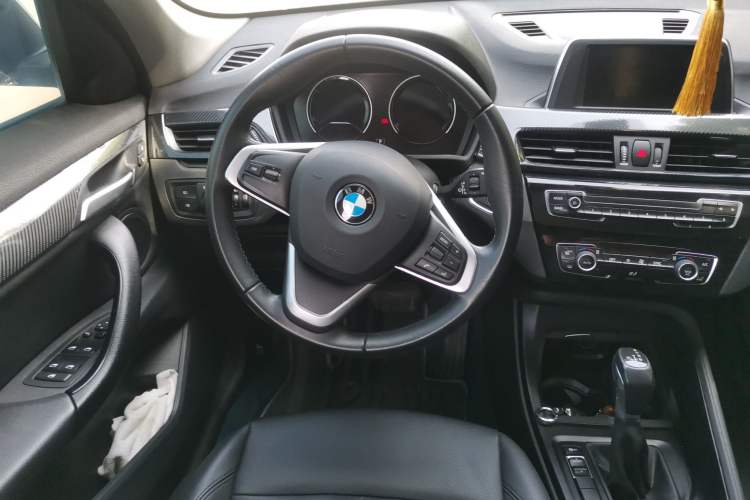 Used BMW X1 2018 sDrive18Li Fashion Model Steering Wheel