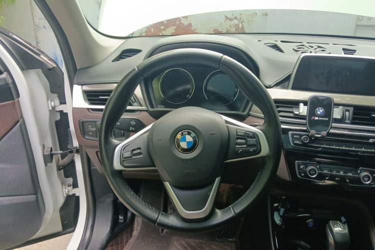 Used BMW X1 2018 xDrive20Li Luxury Edition Steering Wheel
