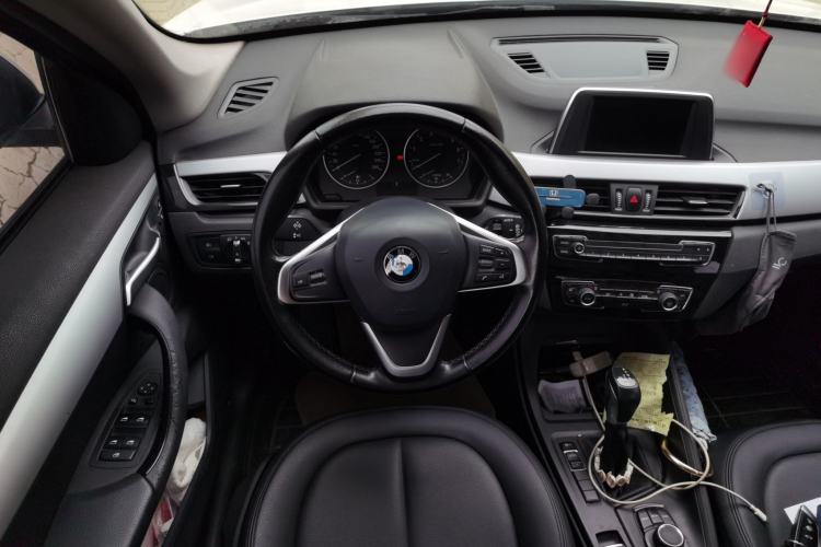 Used BMW X1 2018 sDrive18Li Fashion Model Steering Wheel