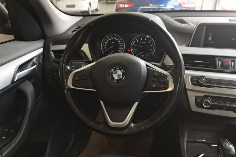 Used BMW X1 2018 sDrive18Li Fashion Model Steering Wheel