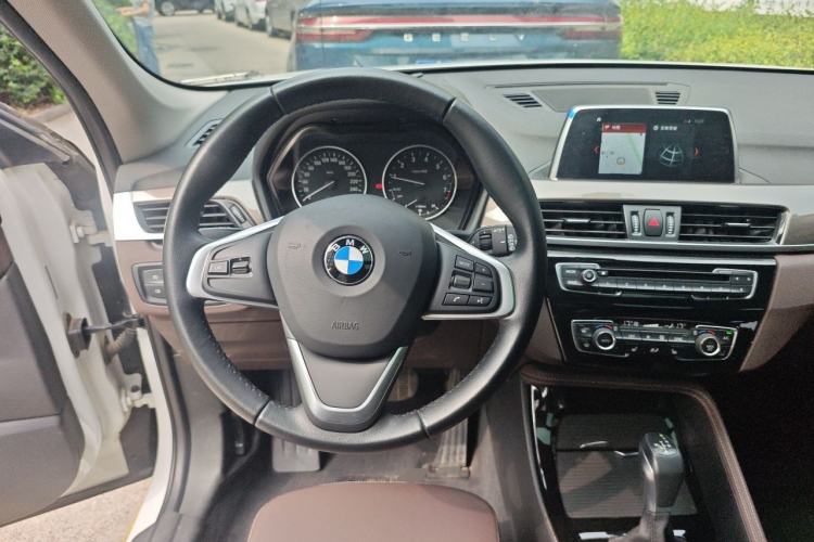 Used BMW X1 2018 xDrive20Li Luxury Edition Steering Wheel