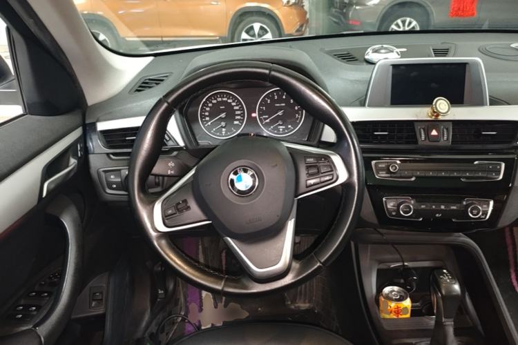 Used BMW X1 2018 sDrive20Li Leading Model Steering Wheel