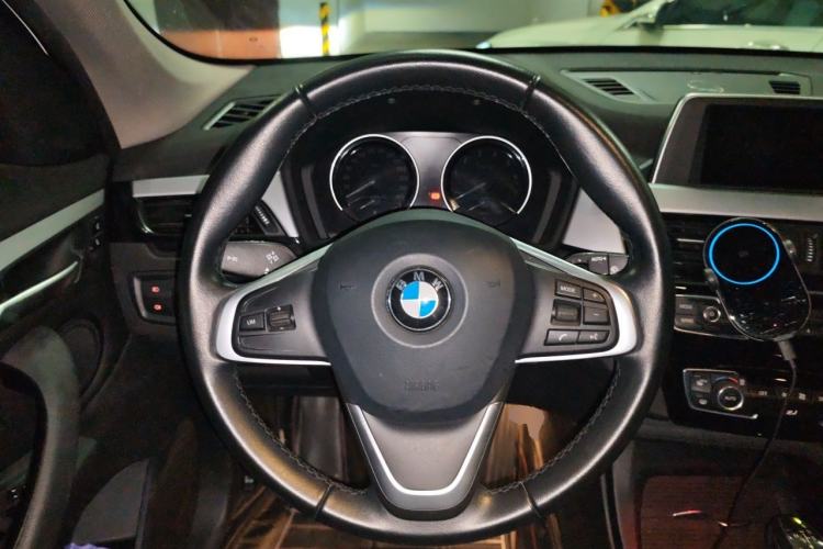 Used BMW X1 2018 sDrive18Li Fashion Model Steering Wheel