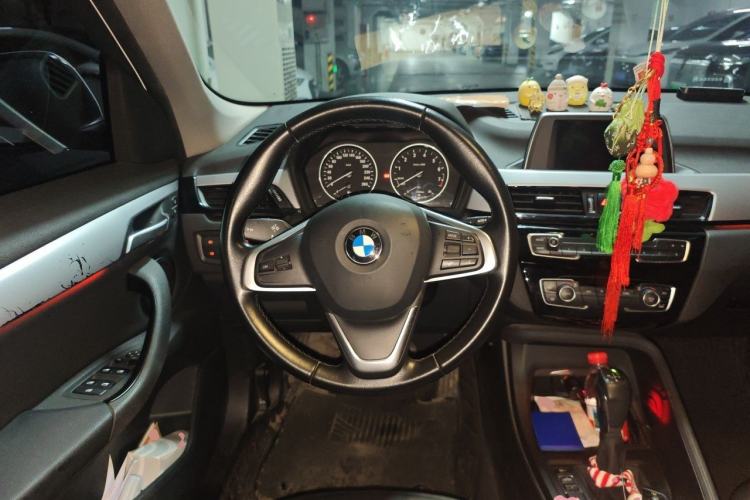 Used BMW X1 2018 sDrive18Li Fashion Model Steering Wheel