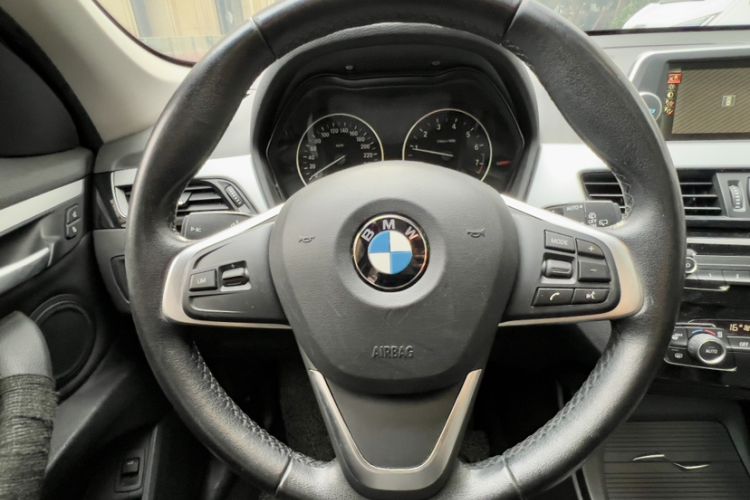 Used BMW X1 2018 sDrive20Li Leading Model Steering Wheel