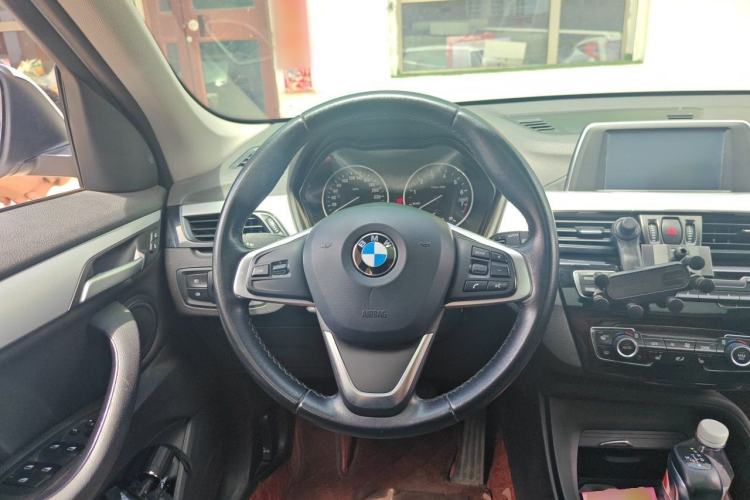 Used BMW X1 2018 sDrive18Li Fashion Model Steering Wheel