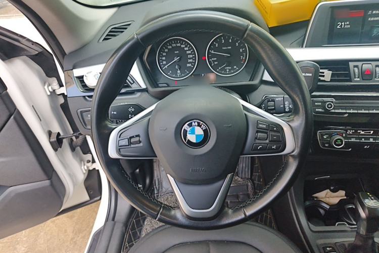 Used BMW X1 2018 sDrive18Li Fashion Model Steering Wheel