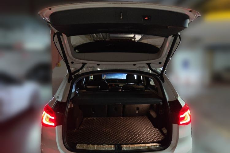 Used BMW X1 2018 sDrive20Li Leading Model Trunk