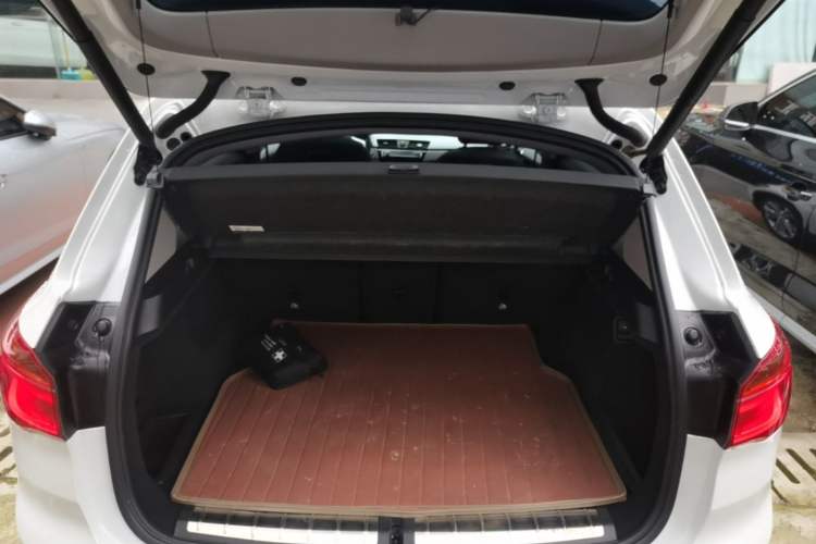 Used BMW X1 2018 sDrive20Li Leading Model Trunk