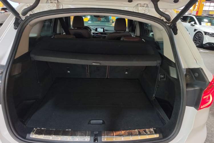 Used BMW X1 2018 xDrive20Li Luxury Edition Trunk