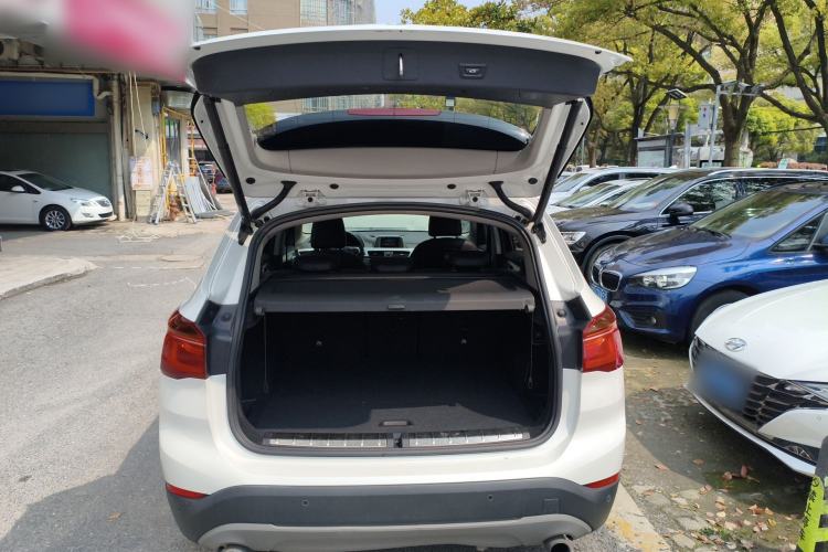 Used BMW X1 2018 sDrive20Li Leading Model Trunk