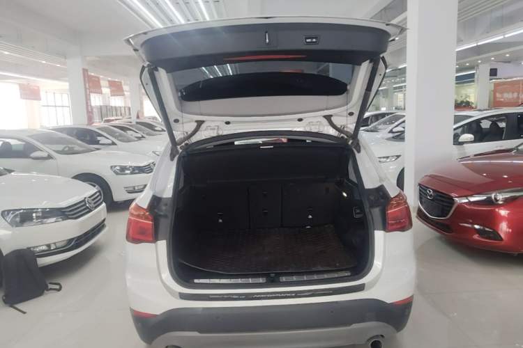 Used BMW X1 2018 sDrive20Li Leading Model Trunk